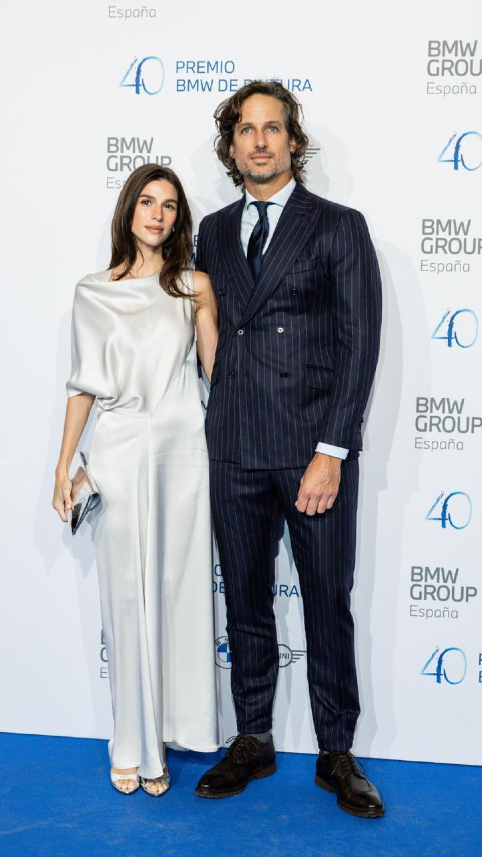 El extenista Feliciano López y la modelo Sandra Gago posando juntos a su llegada al evento.