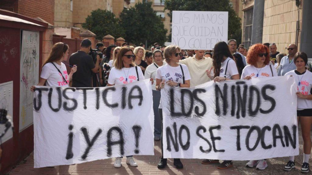 Familias de la Escuela Infantil La Granja en la manifestación del pasado sábado 1 de noviembre.