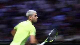 Carlos Alcaraz, en acción durante el Masters 1.000 de París