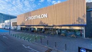 Fachada Decathlon.