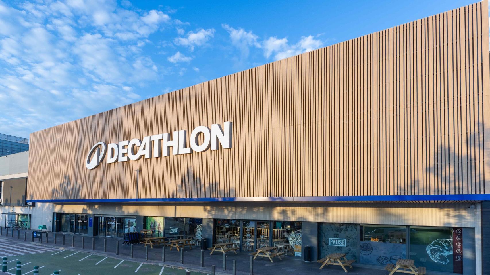Fachada Decathlon.