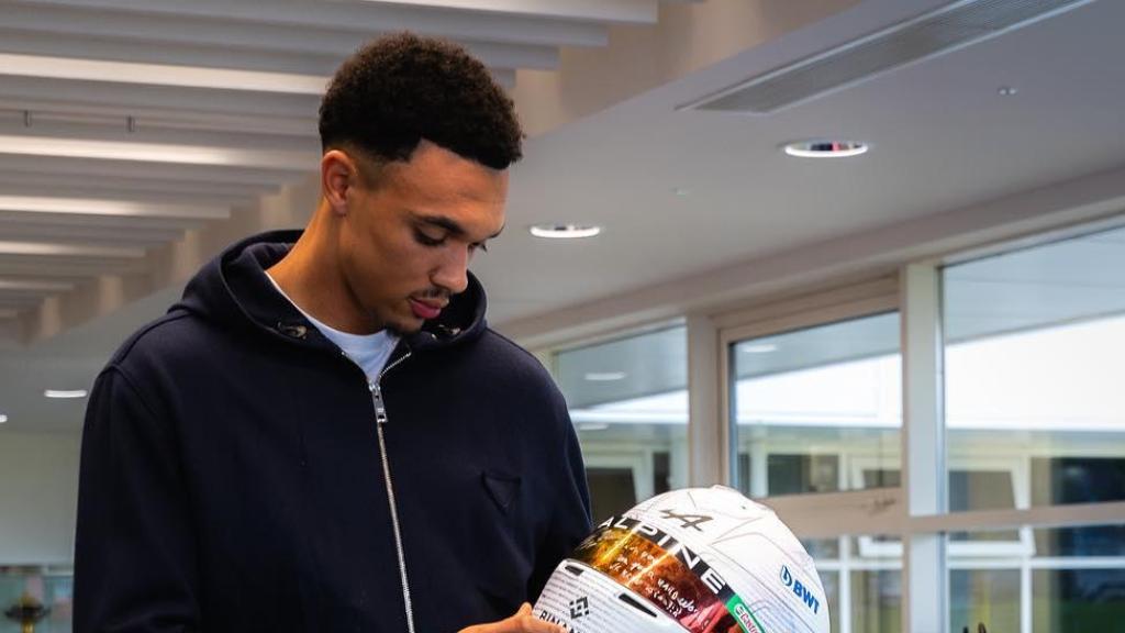 Trent Alexander-Arnold, en las oficinas de Alpine F1