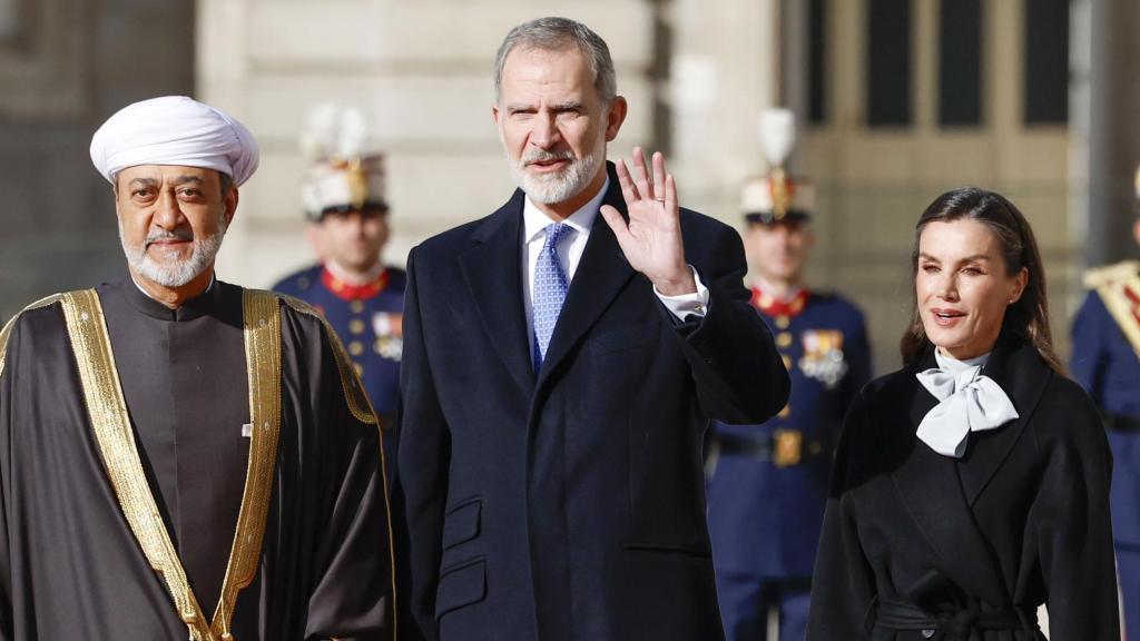 Los Reyes, junto al sultán de Omán.