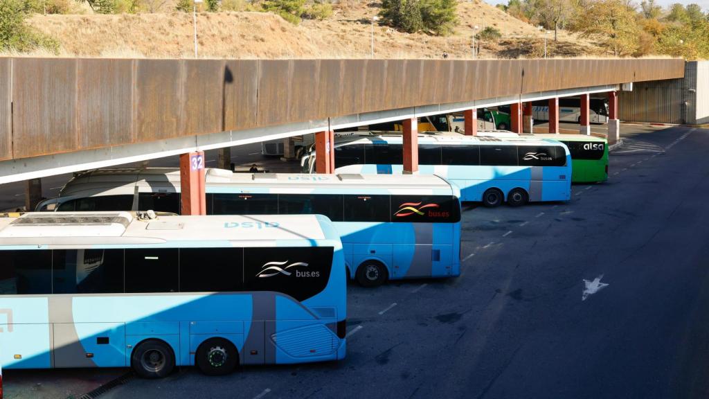 Numerosos toledanos y turistas transitan por el inmueble.