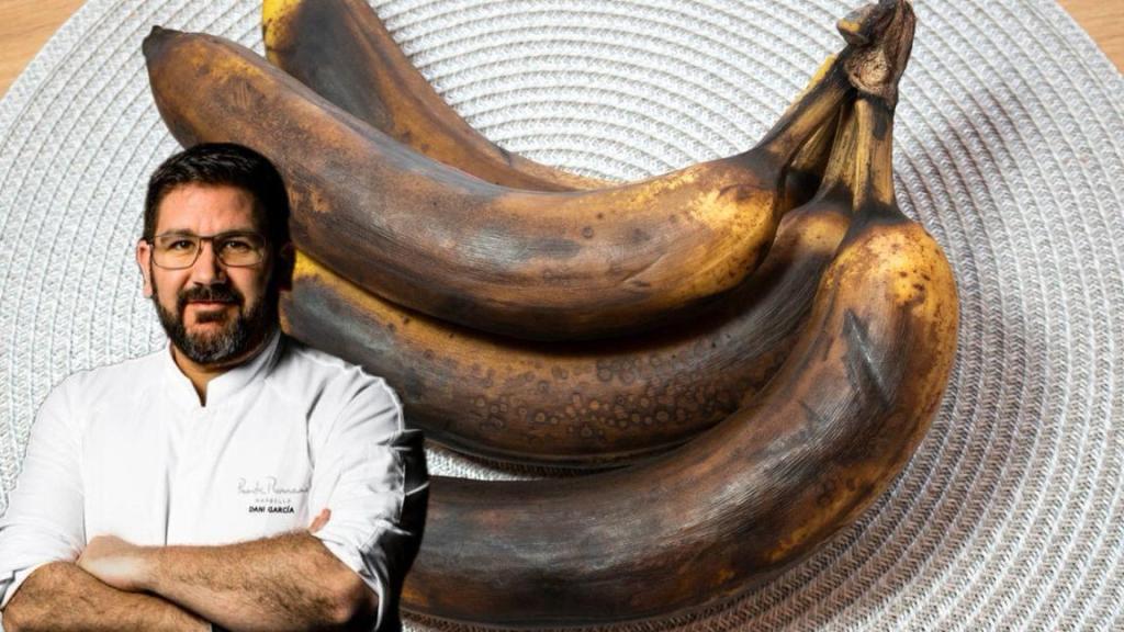 El chef Dani García junto a unos plátanos negros.