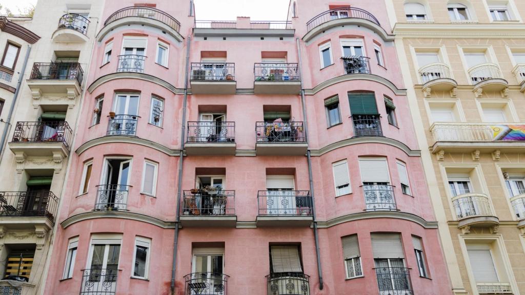 Un edificio de viviendas