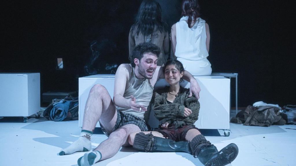 Una escena del montaje de 'Las cosas que perdimos en el fuego'. Foto: Reinaldo Altamirano