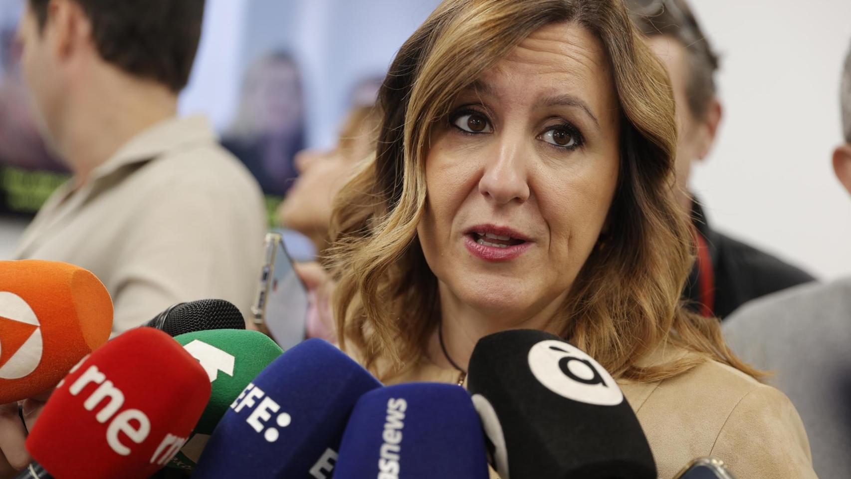 La alcaldesa de València, María José Catalá, atiende a los medios. Manuel Bruque / Efe