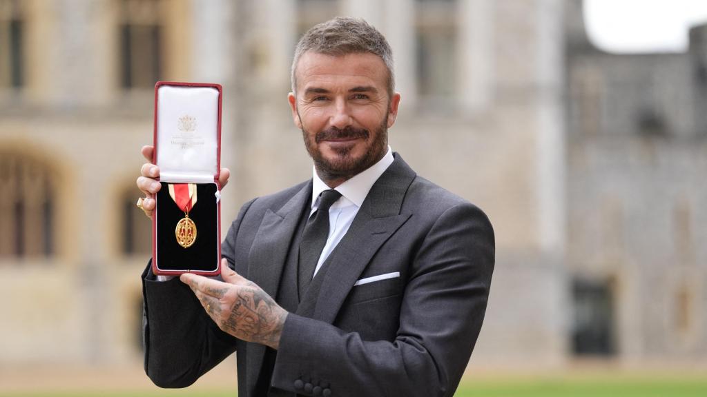 Sir David Beckham tras ser nombrado caballero por el rey Carlos