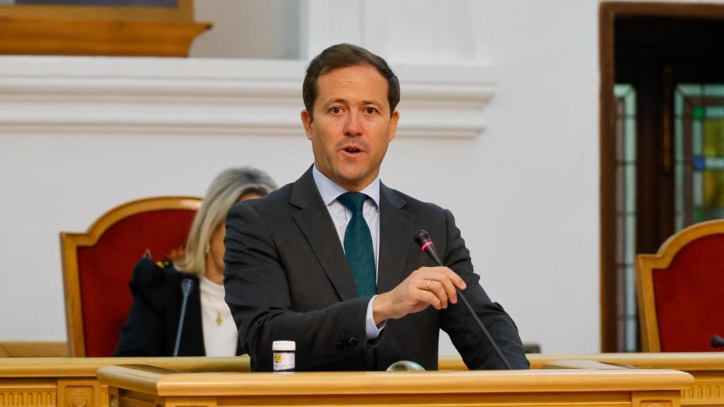 El alcalde de Toledo, Carlos Velázquez, este martes en el Salón de Plenos del Ayuntamiento de Toledo.