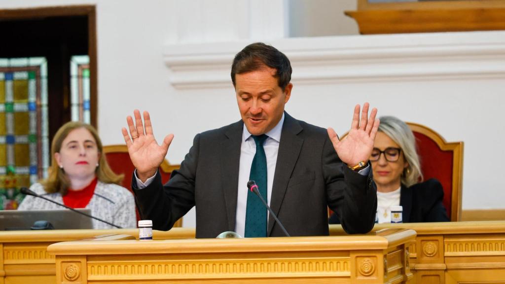 Velázquez gesticula durante su discurso.