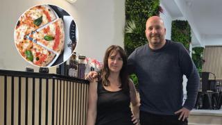 Michele, junto a su mujer en el nuevo restaurante.