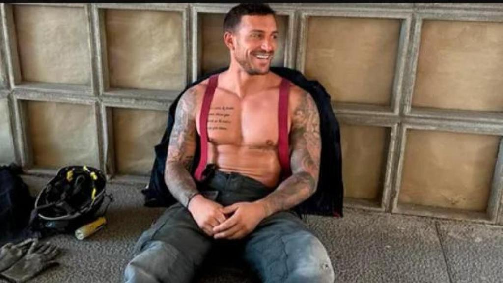 Rubén Torres, en su trabajo de bombero.