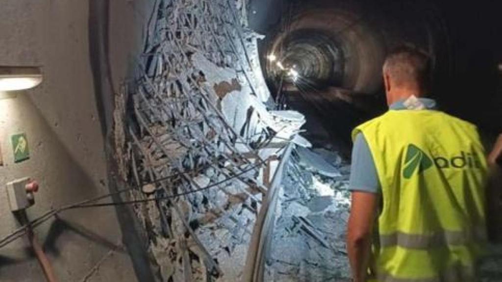 Imágenes de los daños causados en el interior del túnel del AVE en Valle de Abdalajís.