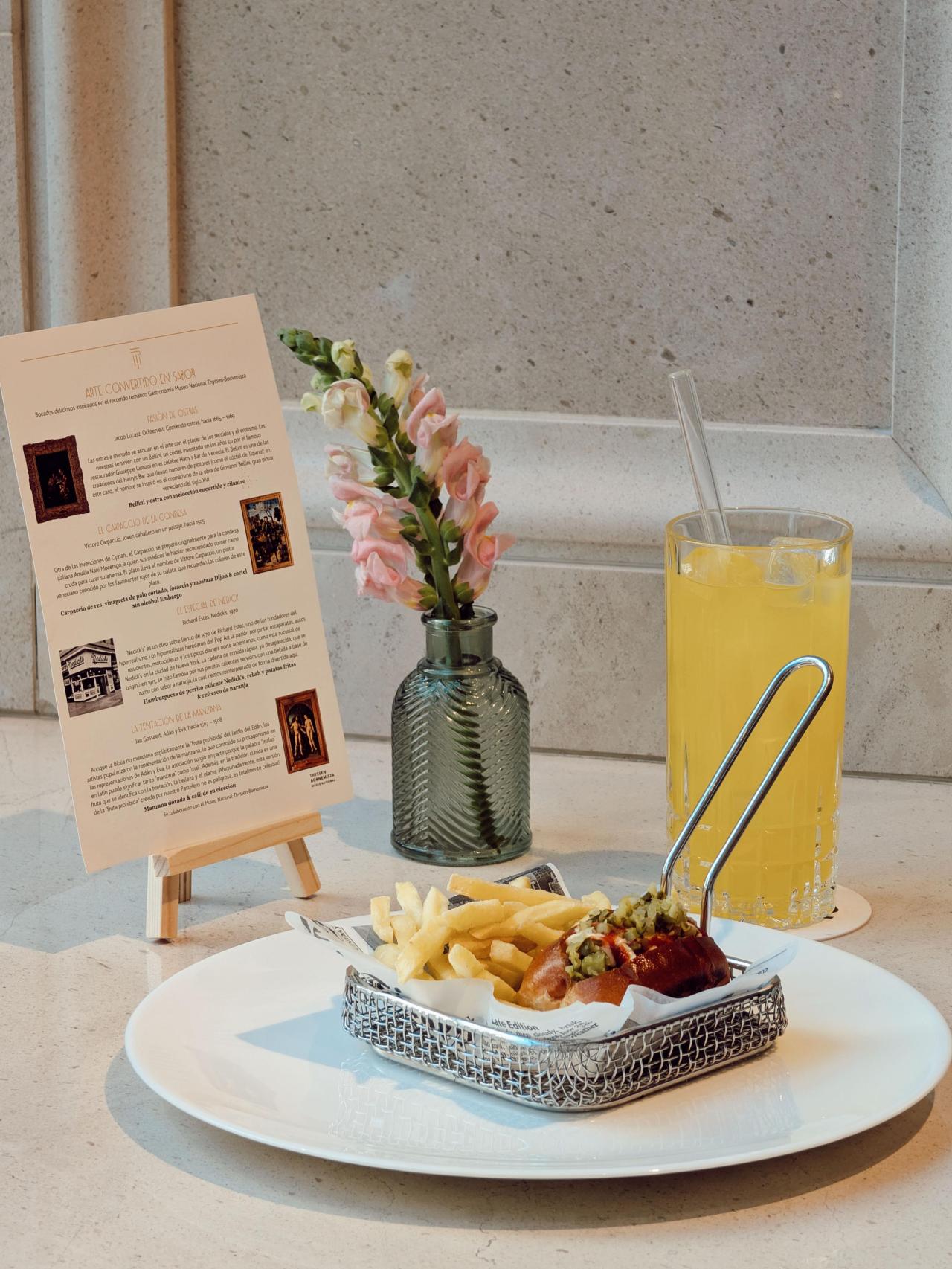 El Especial de Nedick's inspirado en Nedick's (1970) del fotorrealista Richard Estes.