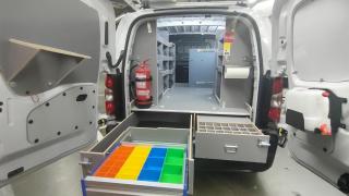 Furgoneta personalizada en el taller CustomFit de la planta de Stellantis Vigo.