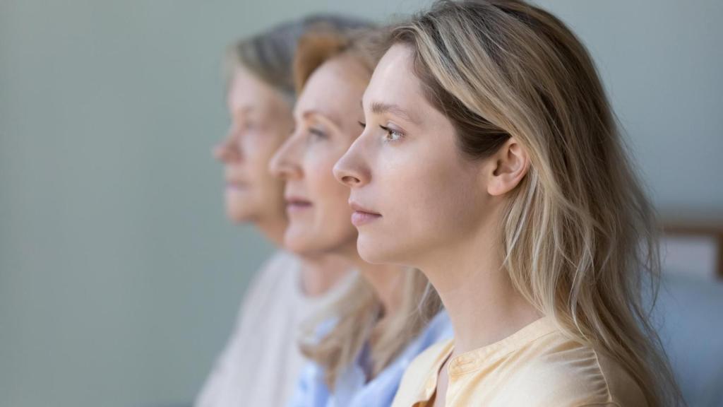 Tres generaciones de mujeres de la misma familia.