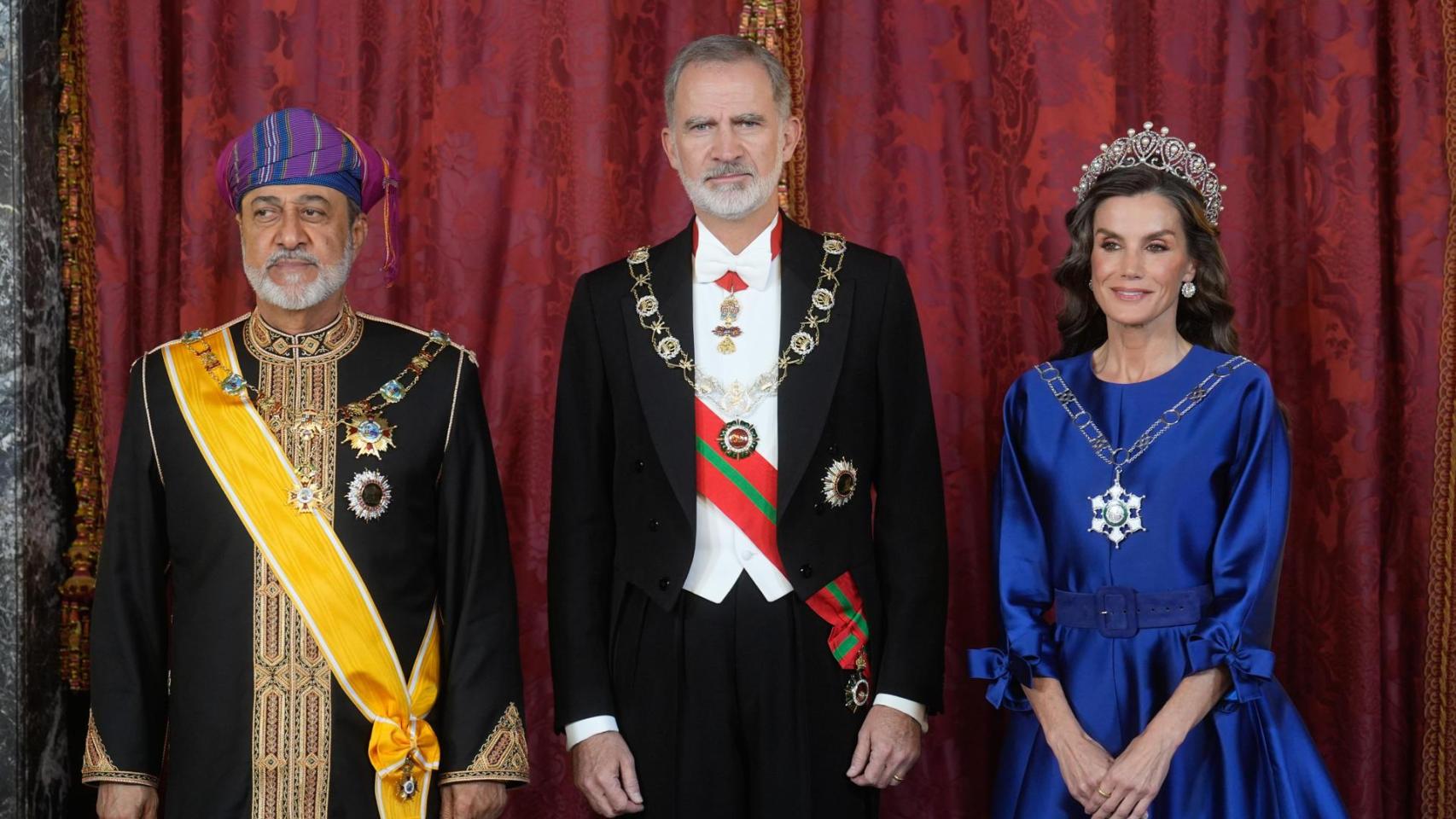 Imagen de los Reyes junto al Sultán de Omán.