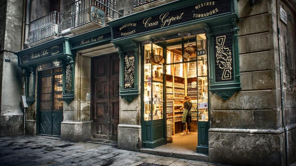 La puerta de entrada a Casa Gispert.