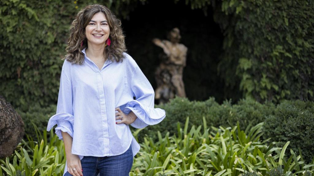Susana Martín Gijón en unos jardines de la ciudad de Granada.
