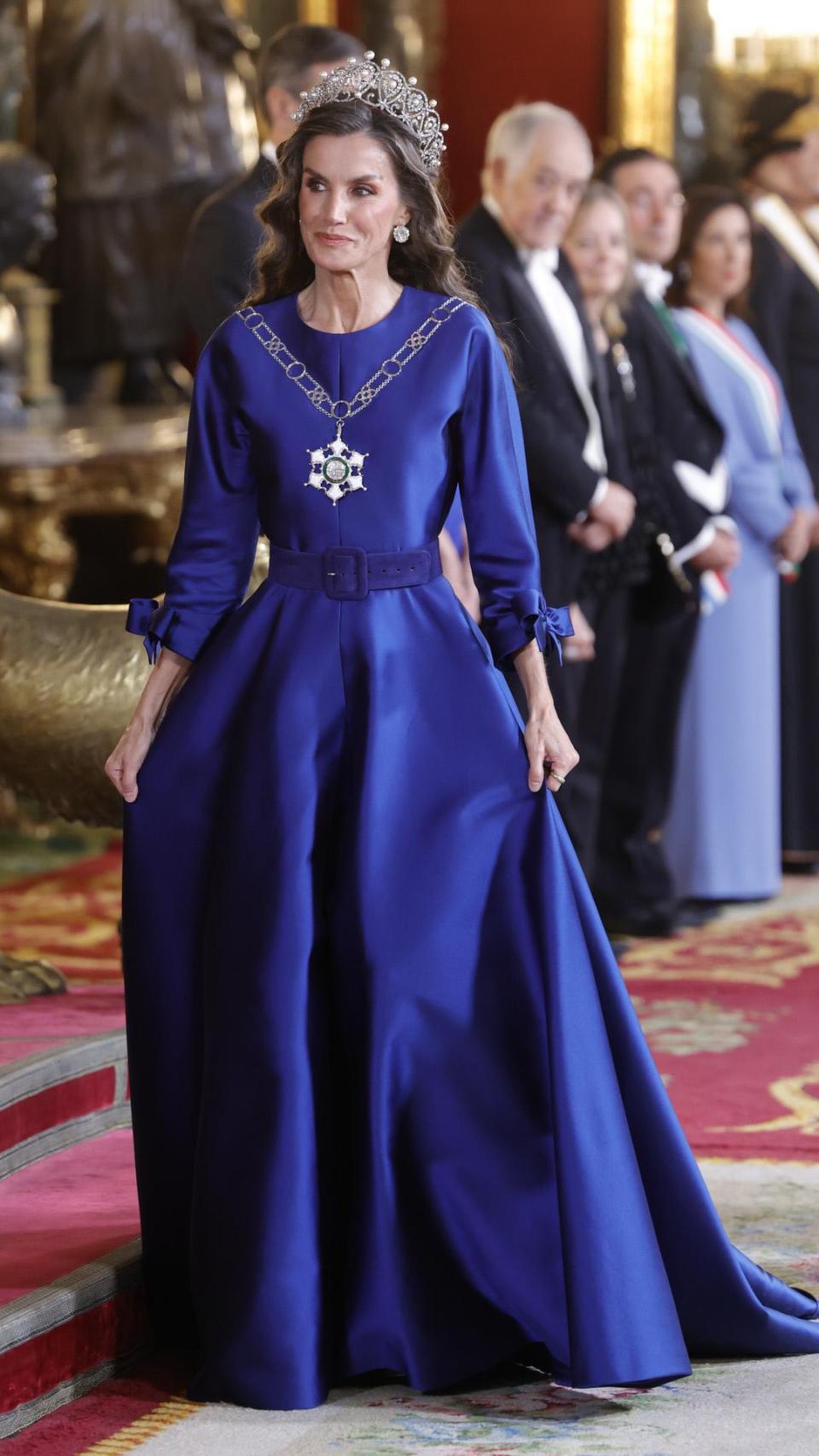 Letizia ha lucido los chatones de pasar y el collar de Omán.