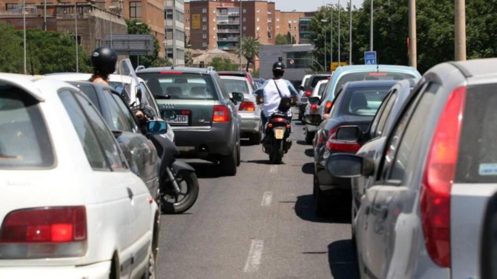 Imagen de un atasco en la ciudad de Sevilla.