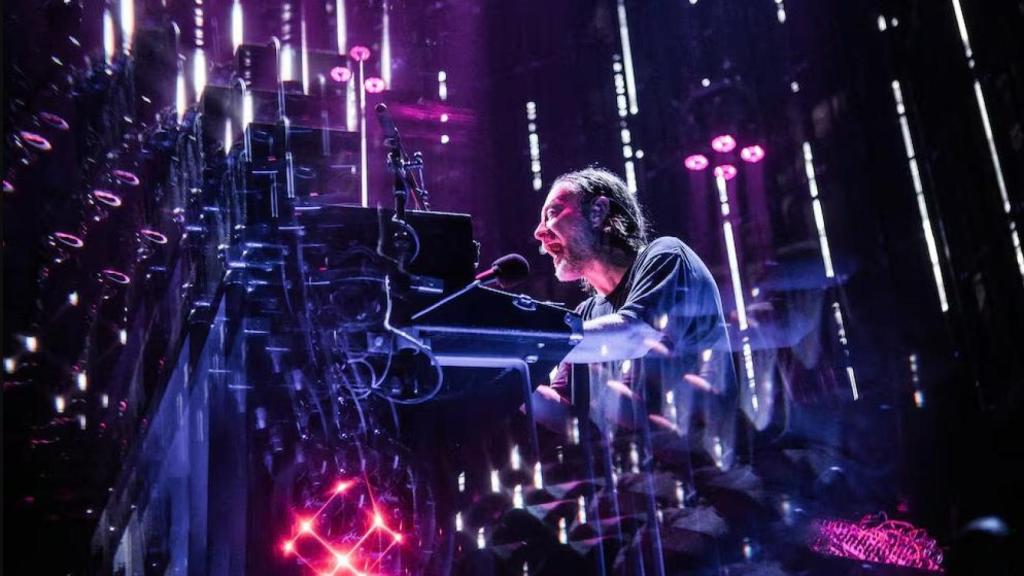 Thom York en un momento del concierto de Radiohead en el Movistar Arena.