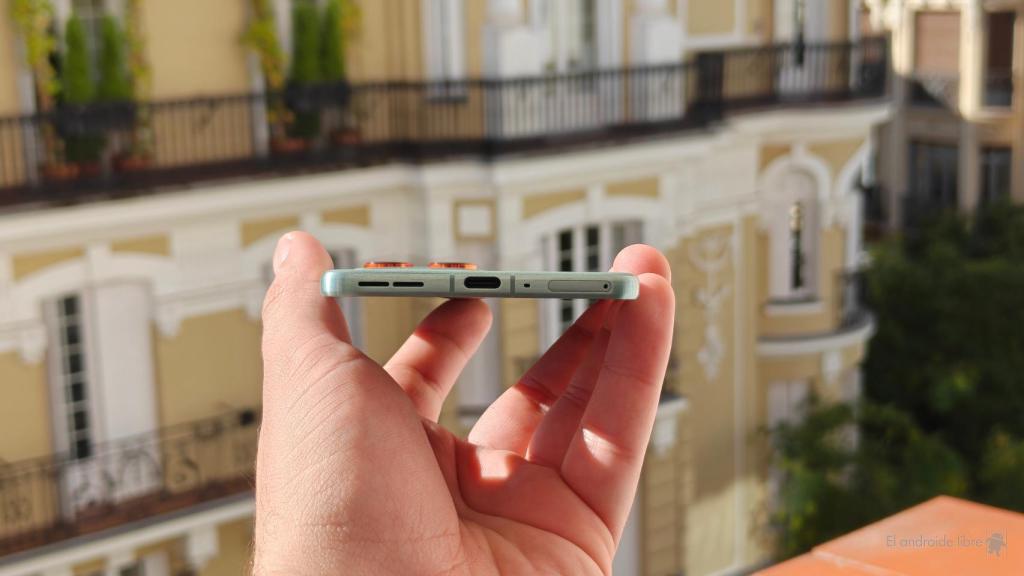 Grosor del Motorola Edge 70