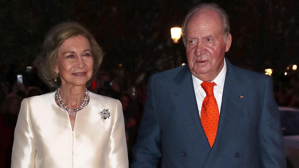 Juan Carlos I junto a su mujer, Sofía de Grecia, en una fotografía de archivo.