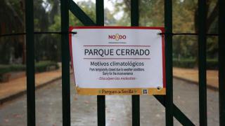 Imagen del cierre de un parque de Sevilla.