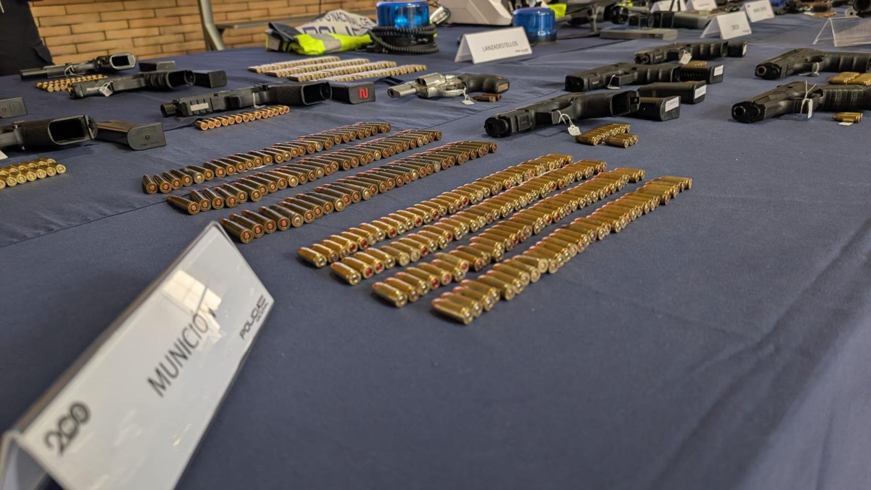 Imagen de parte de la munición incautada a los grupos criminales.