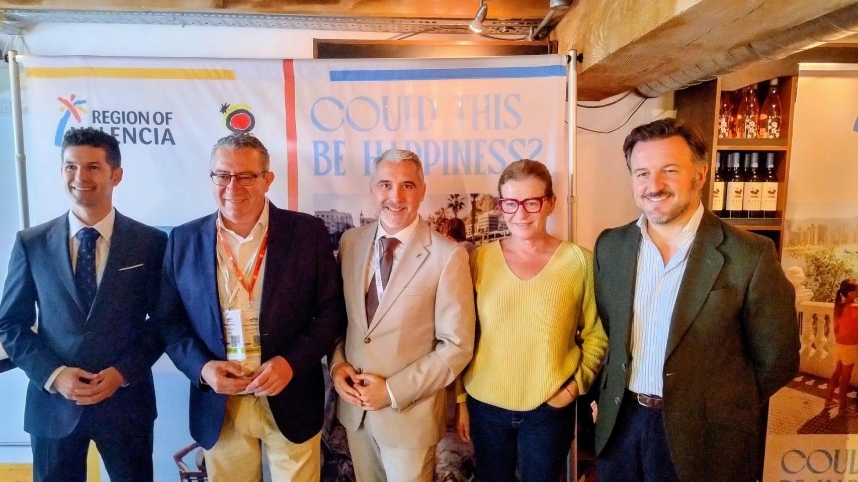 Fede Fuster (Hosbec), Toni Pérez (Diputación de Alicante y alcalde Benidorm), José Manuel Camarero (Generalitat Valenciana), Ana Serna (Diputación de Alicante) y Pablo Ruz (alcalde de Elche). en el desayuno con medios británicos en Londres.