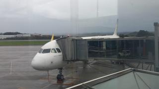 El avión afectado esta mañana en el Aeropuerto de Alvedro
