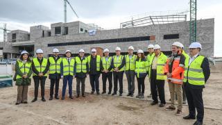 El presidente de la Junta de Castilla y León, Alfonso Fernández Mañueco, durante su visita a las obras del hospital de Aranda de Duero, este miércoles