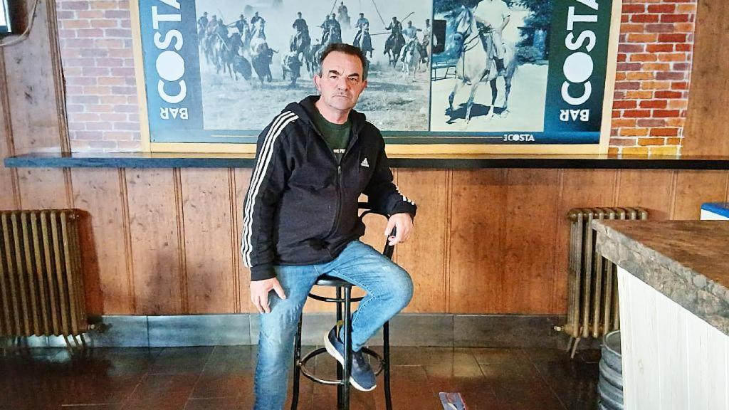 Juan Carlos en el Bar Costa de Bobadilla del Campo