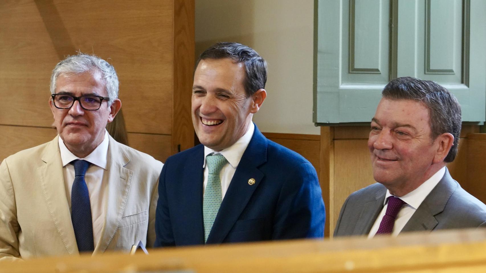 El presidente de la Diputación de Valladolid, Conrado Íscar, junto al consejero de la Presidencia, Luis Miguel González Gago, este miércoles