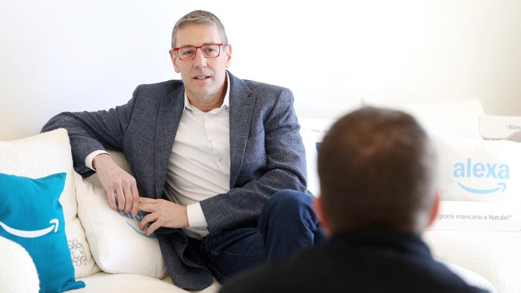 Michele Butti, vicepresidente de Alexa Internacional en Amazon, durante la entrevista con El ESPAÑOL - Omicrono.