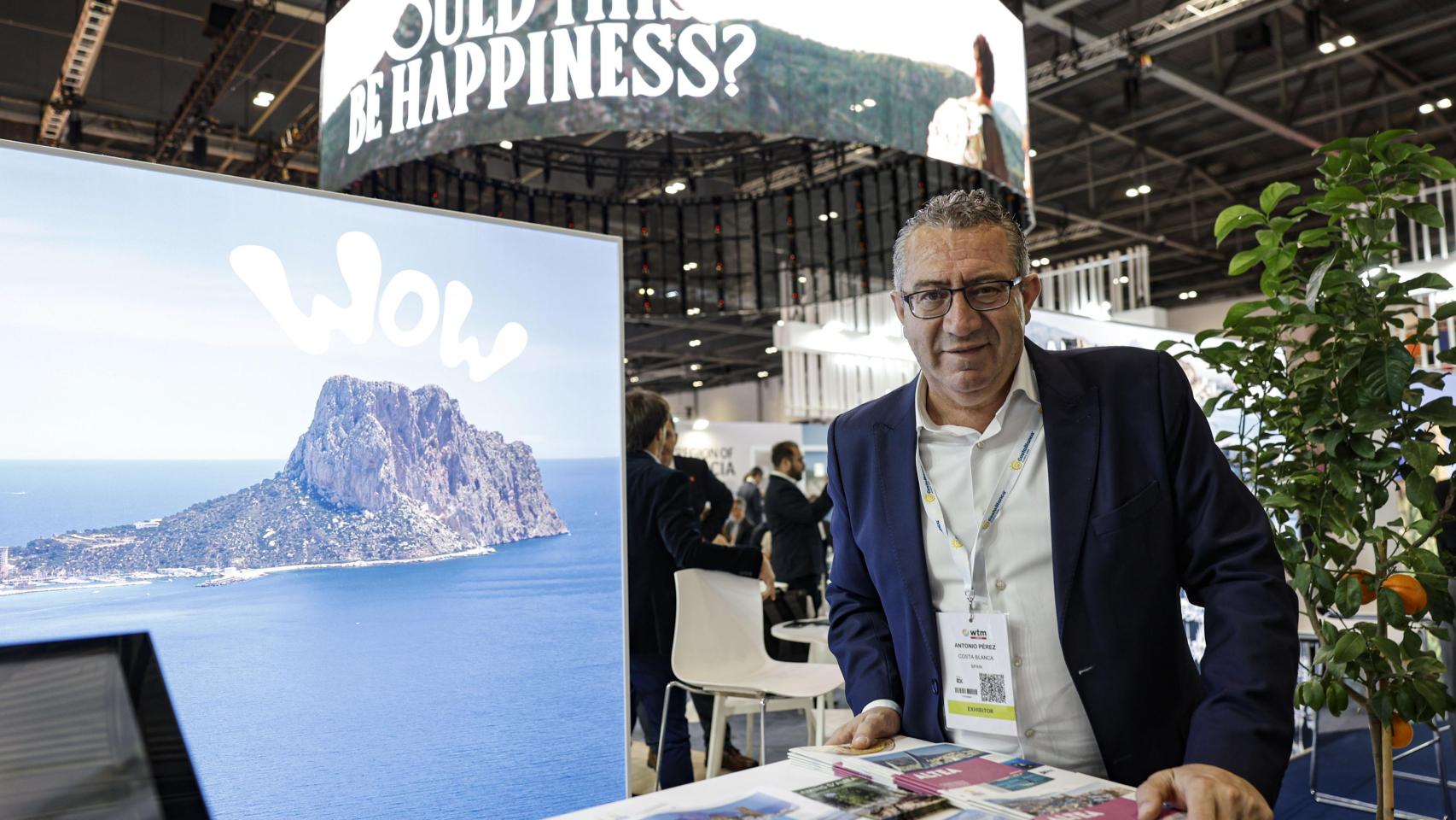 El presidente de la Diputación de Alicante, Toni Pérez, en la World Travel Market (WTM) de Londres.