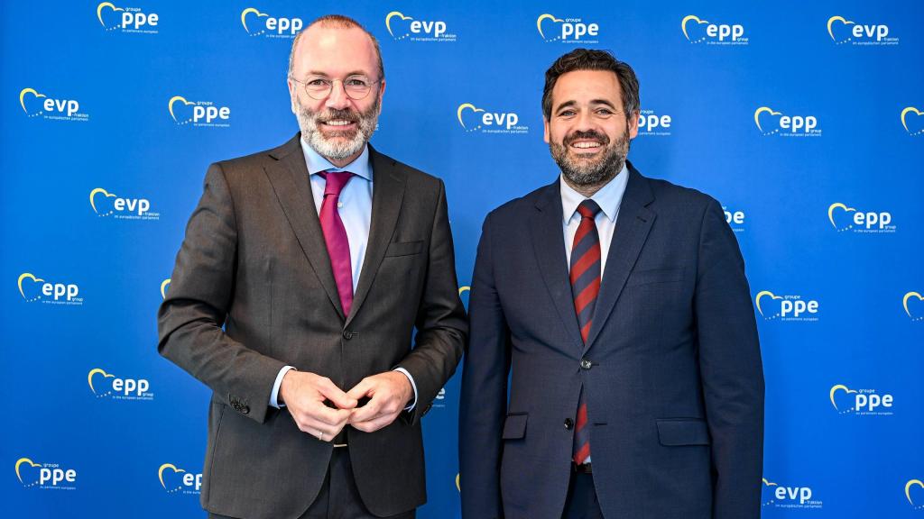 Paco Núñez junto al presidente del Partido Popular Europeo, Manfred Webber. Foto: PP CLM.