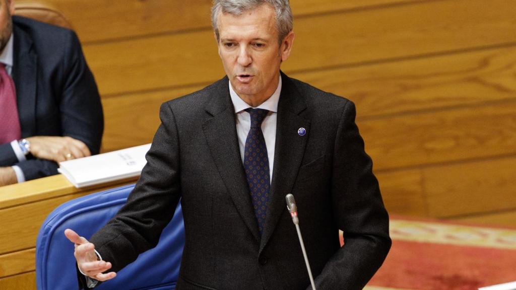 El presidente de la Xunta de Galicia, Alfonso Rueda, en la sesión de control.