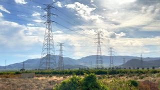 La baja retribución de la CNMC en redes condena a la industria eléctrica española