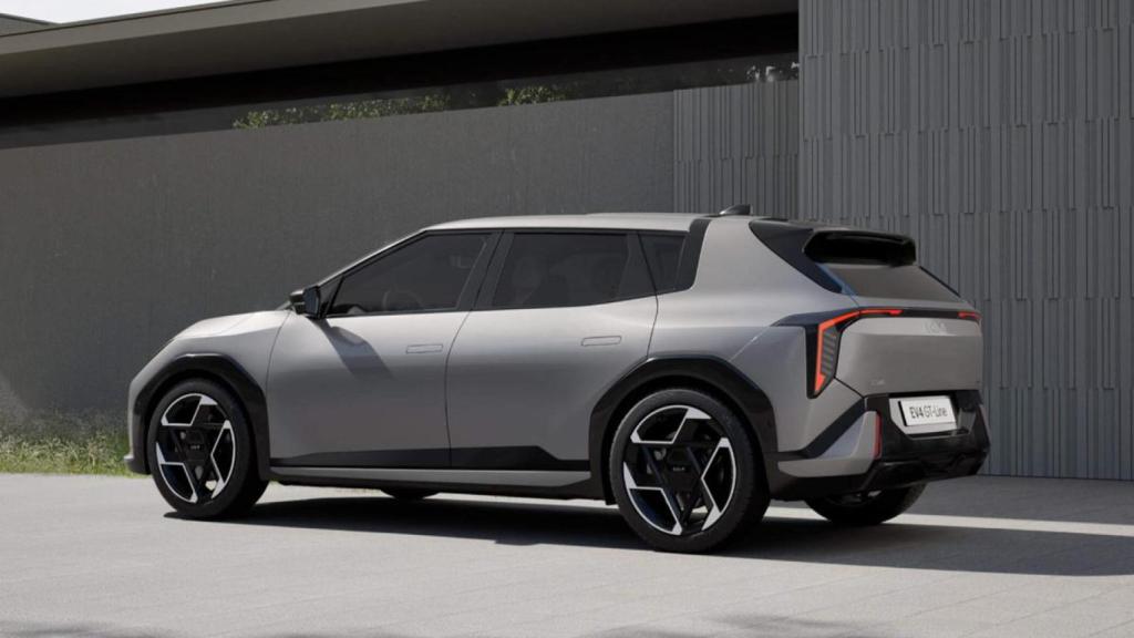 Una vista del KIA EV4 cinco puertas