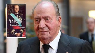 Juan Carlos I y las portadas de sus memorias, en un montaje de EL ESPAÑOL.