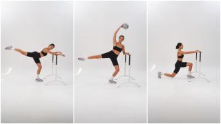 Deva, en tres poses practivando Barre.