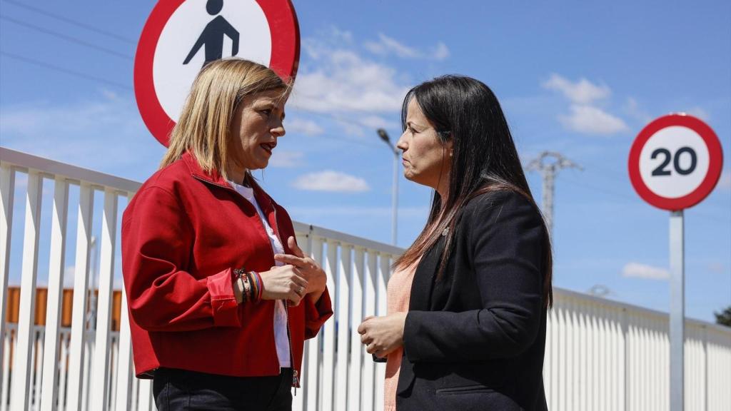 Lorena Silvent junto a la delegada del Gobierno en la Comunitat, Pilar Bernabé. Rober Solsona / Europa Press