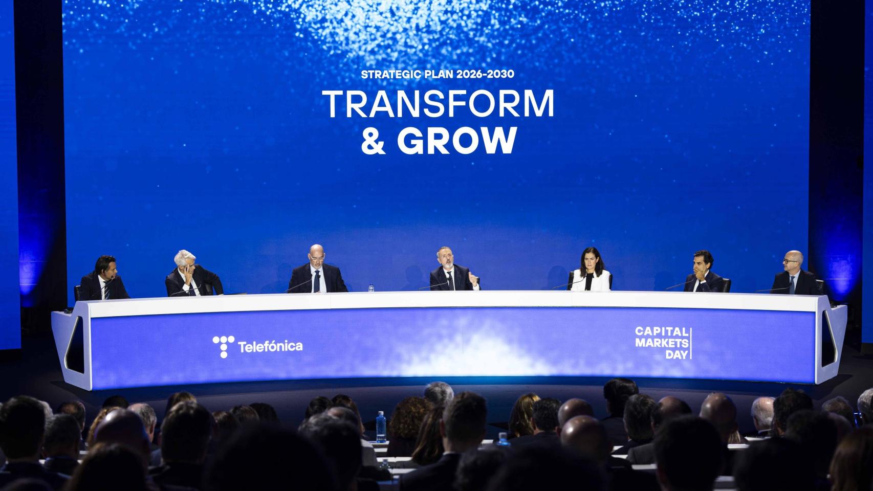 Marc Murtra, presidente de Telefónica, junto a parte de su equipo directivo, en la presentación del plan estratégico Transform & Grow.