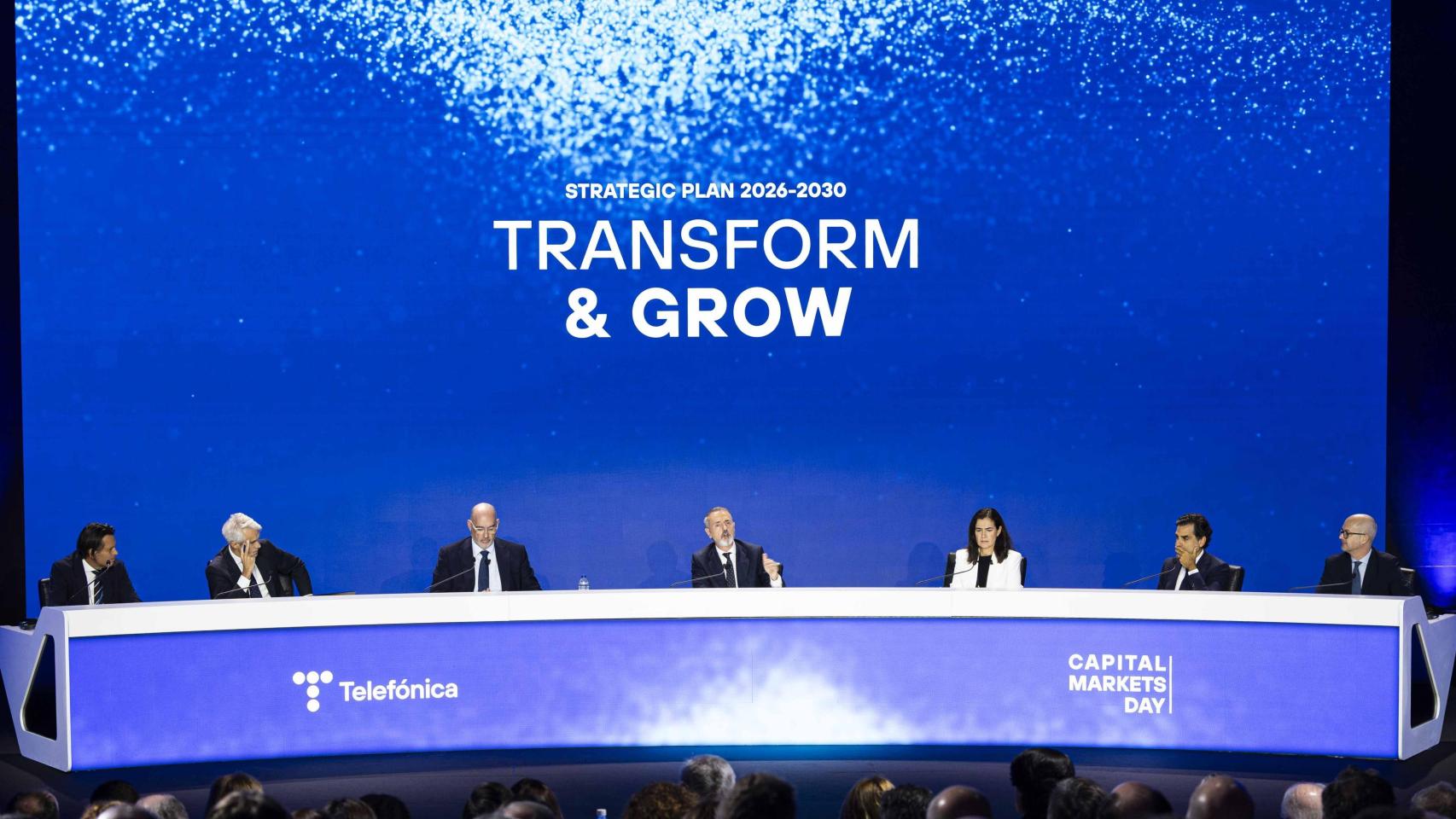 Marc Murtra, presidente de Telefónica, junto a parte de su equipo directivo, en la presentación del plan estratégico Transform & Grow.