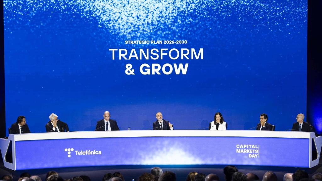 Marc Murtra, presidente de Telefónica, junto a parte de su equipo directivo, en la presentación del plan estratégico Transform & Grow.