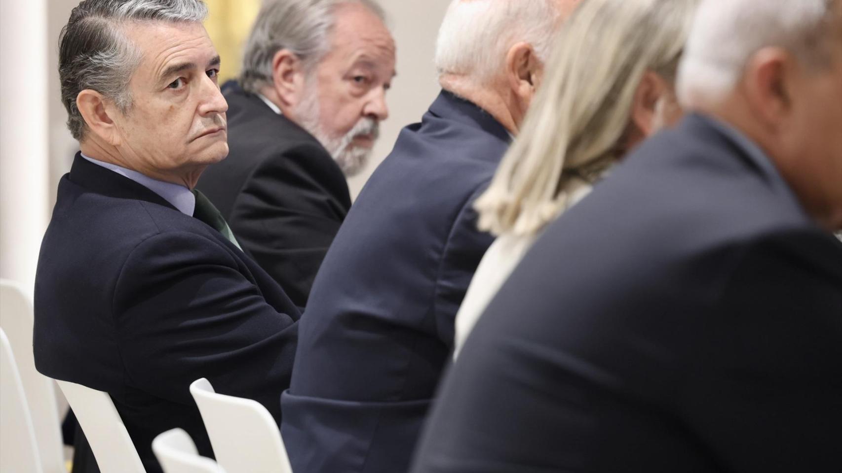 El consejero de Sanidad, Antonio Sanz, en una reunión con médicos andaluces.