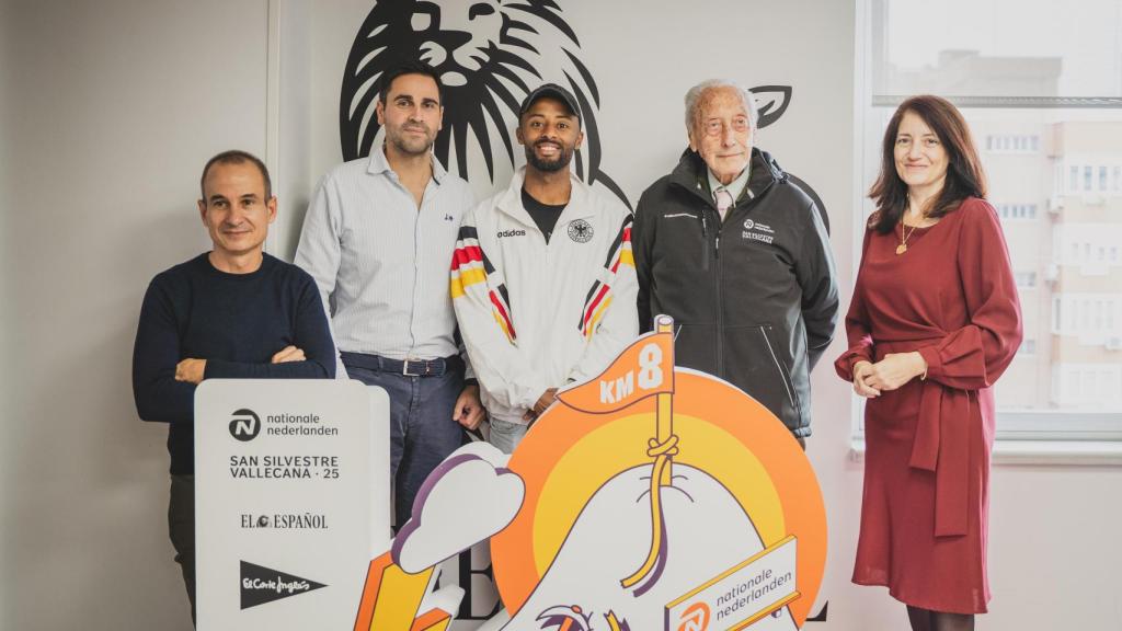 Nacho García, director de marketing de Lastlap; Juan Perteguer, director de Comunicación y Marca, Experiencia de Cliente y Marketing de Nationale-Nederlanden; Tariku Novales, recordman español de maratón; Antonio Sabugueiro, fundador de la San Silvestre Vallecana; y Mamen Vázquez, directora general de EL ESPAÑOL